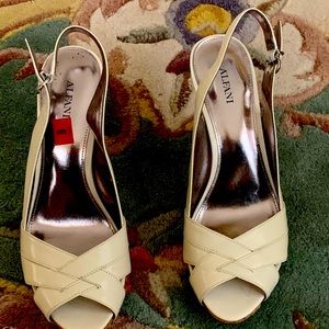 NWT Cream color leather heels